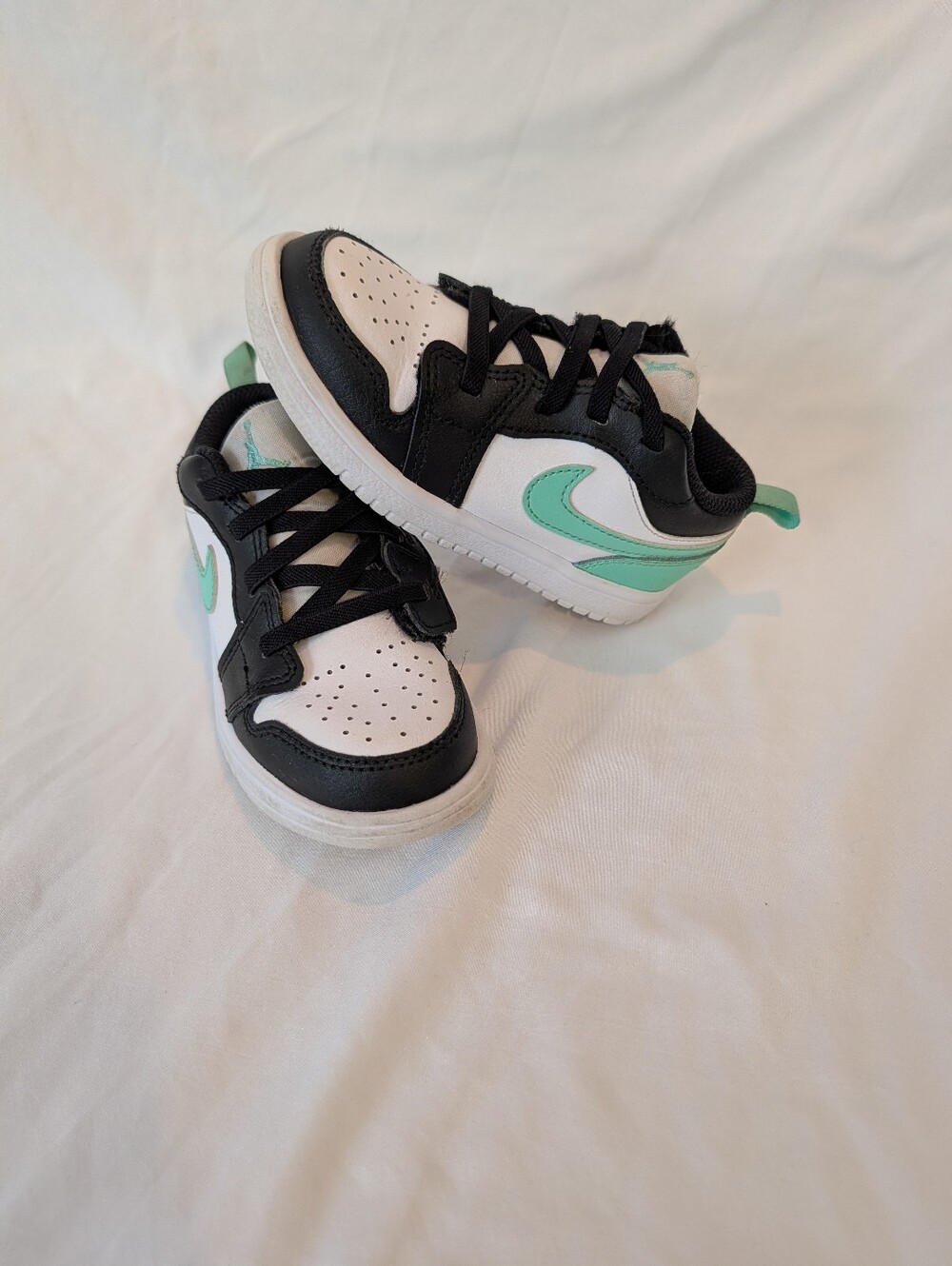 Nike Air Jordan 1 Low Alt TD "Green Glow" Sneakers, 9 C Child